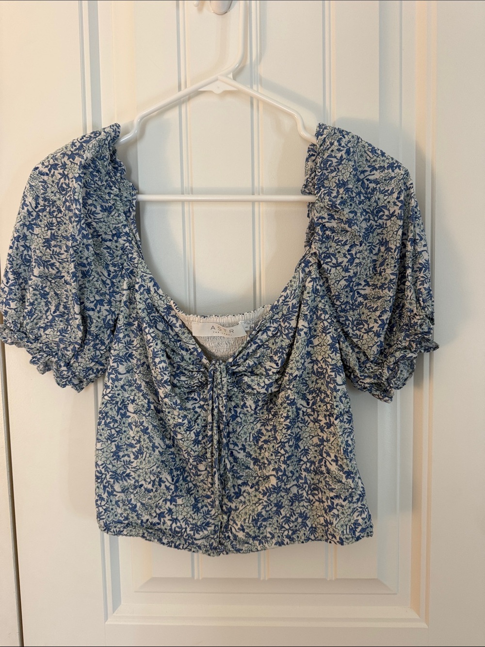 Astr the Label Blue Floral Puff Sleeve Peasant Top